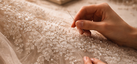 Trabajo artesanal sobre vestido